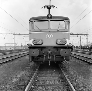 854290 Afbeelding van een electrische locomotief reeks 15 van de N.M.B.S. (voor het trekken van de T.E.E. Étoile du ...